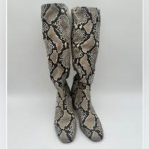 Steve Madden like new 18” knee high boot.